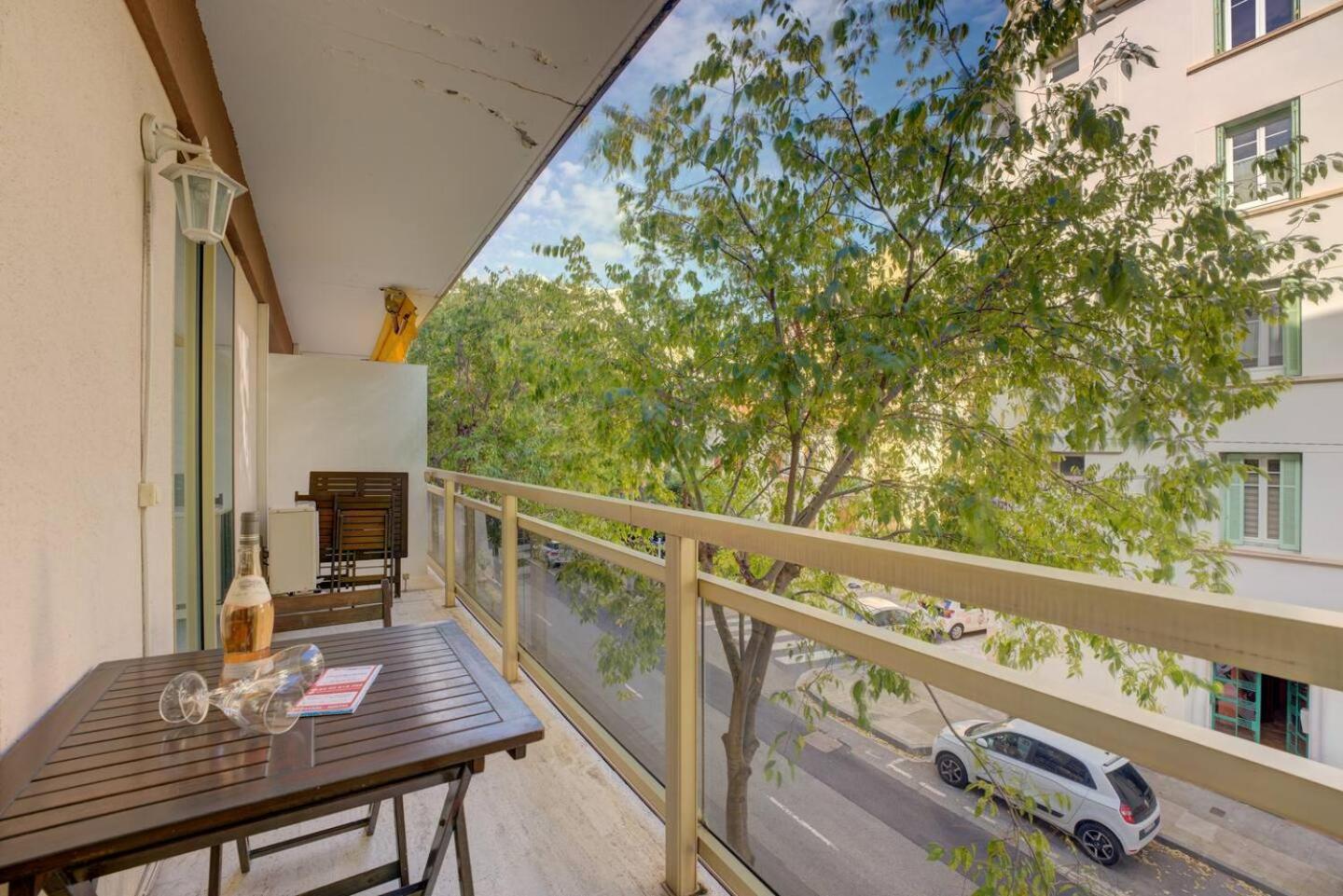 Elegant Apt W/2 Terraces/Mins To Beach & Shops Αντίμπ Εξωτερικό φωτογραφία