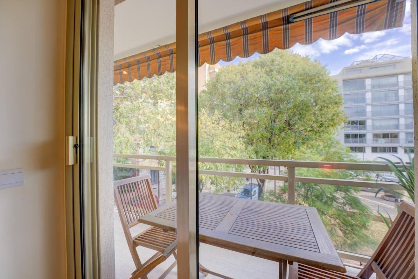 Elegant Apt W/2 Terraces/Mins To Beach & Shops Αντίμπ Εξωτερικό φωτογραφία