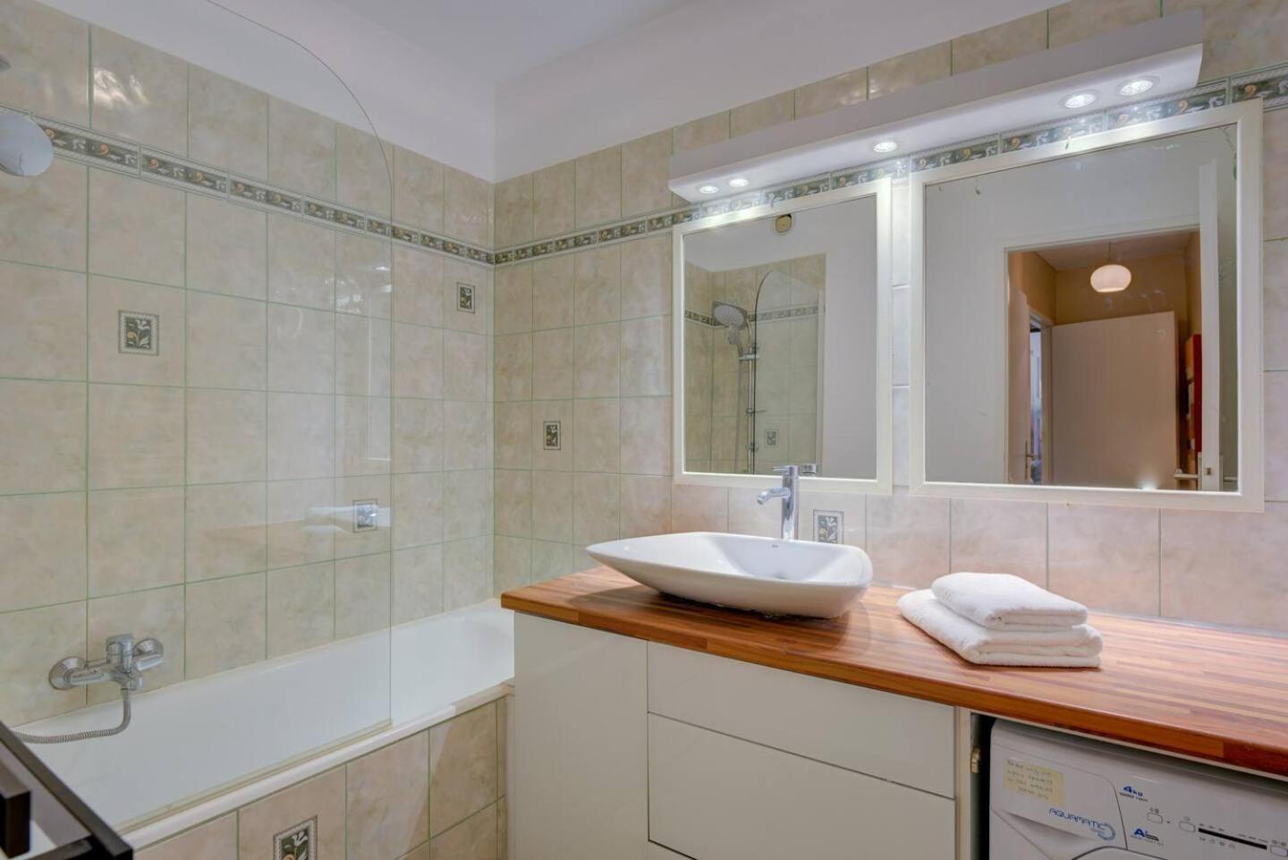 Elegant Apt W/2 Terraces/Mins To Beach & Shops Αντίμπ Εξωτερικό φωτογραφία