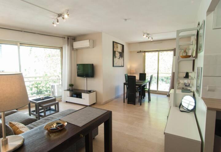 Elegant Apt W/2 Terraces/Mins To Beach & Shops Αντίμπ Εξωτερικό φωτογραφία